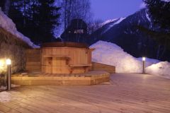 Outdoor hot tub